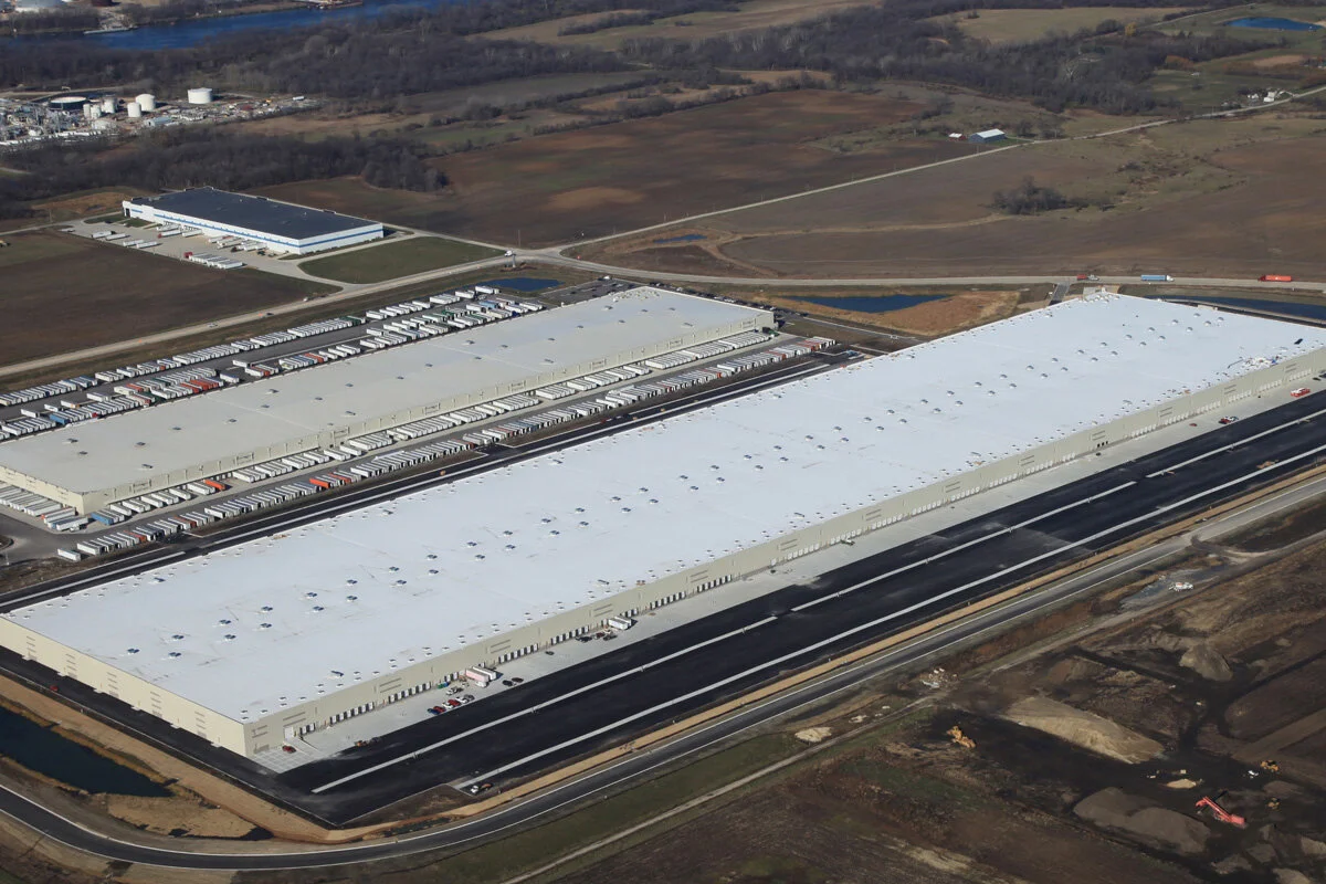 Distribution Center Roofing — commercial roofing in Omaha, NE